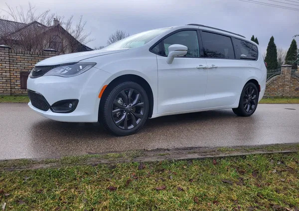 chrysler pacifica mazowieckie Chrysler Pacifica cena 121000 przebieg: 66450, rok produkcji 2019 z Stary Sącz